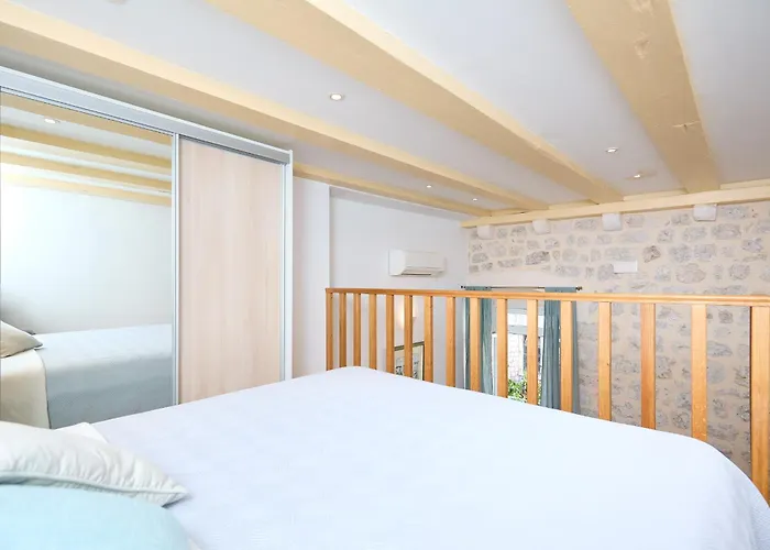 Stone Whisper 2 Apartment *