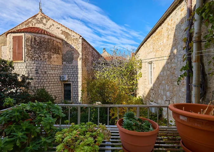 Stone Whisper 2 Apartment *